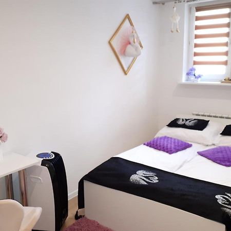 Apartamenty Centrum Panoramiczna Mala Dwojka Swan Labedz Promenada Klimatyzacja Lodowa Κίελτσε Εξωτερικό φωτογραφία